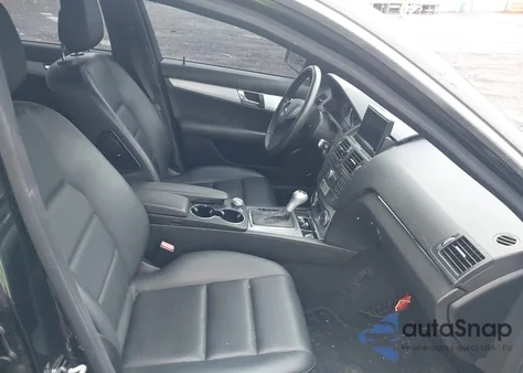 2008 Mercedes-Benz C 300 Luxury 4Matic/Sport 4Matic z USA, uszkodzony, nr VIN WDDGF81X18F093780